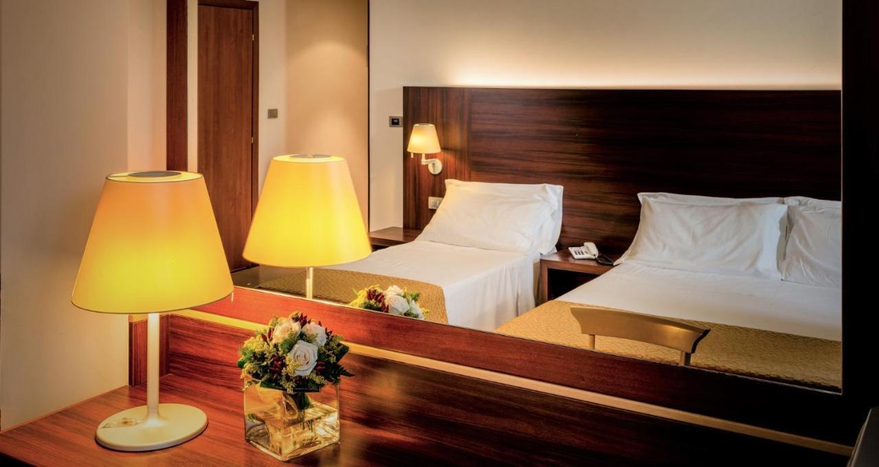 Delfina Palace Hotel Foligno Dış mekan fotoğraf