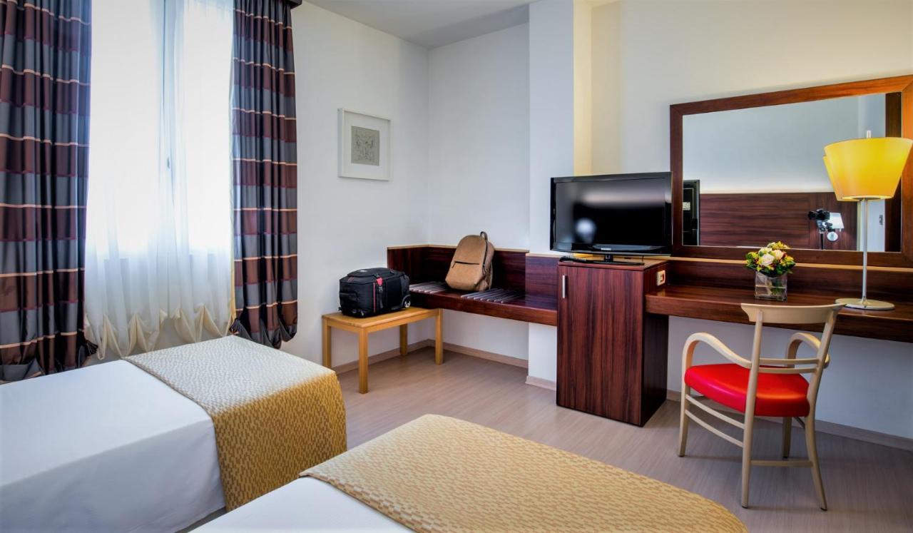 Delfina Palace Hotel Foligno Dış mekan fotoğraf