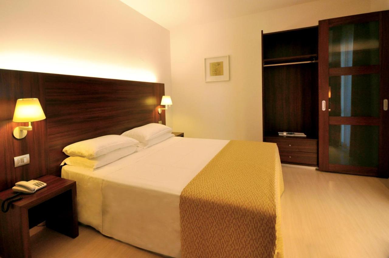 Delfina Palace Hotel Foligno Dış mekan fotoğraf