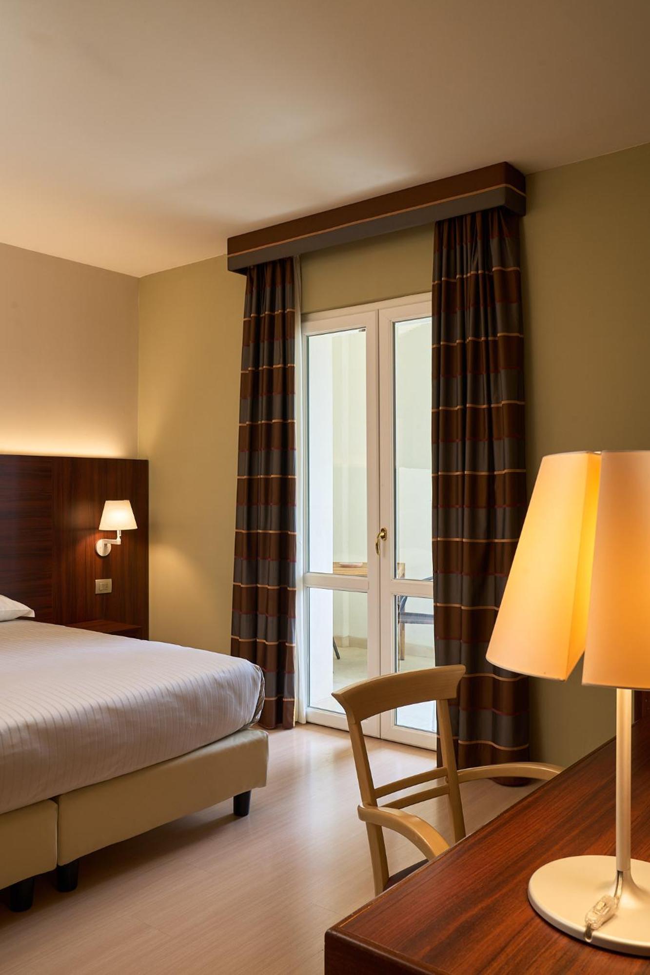Delfina Palace Hotel Foligno Dış mekan fotoğraf