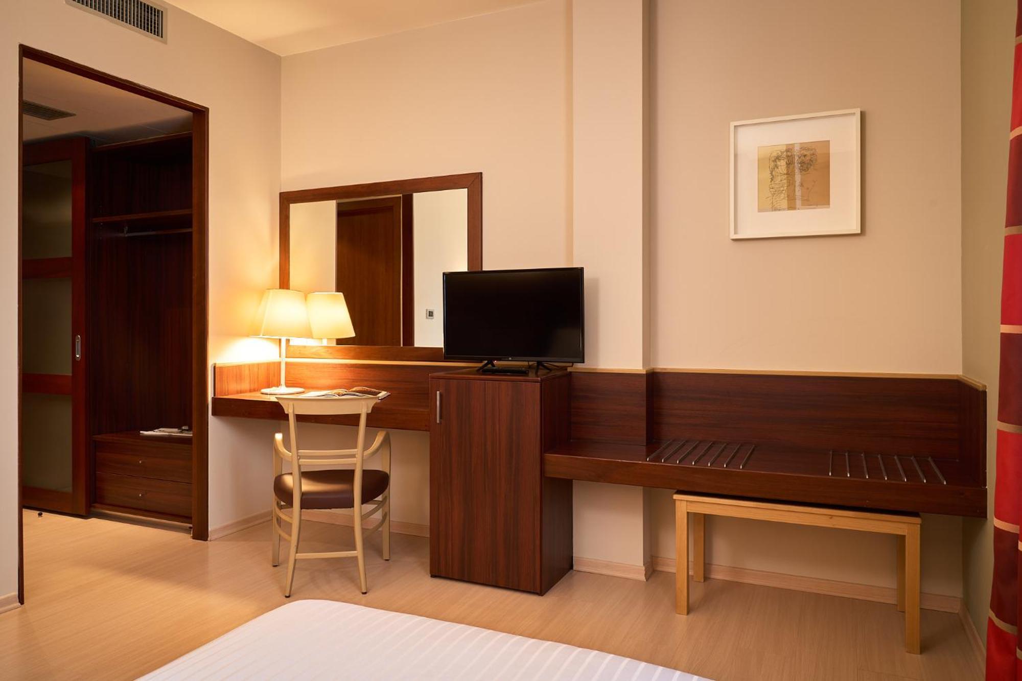 Delfina Palace Hotel Foligno Dış mekan fotoğraf