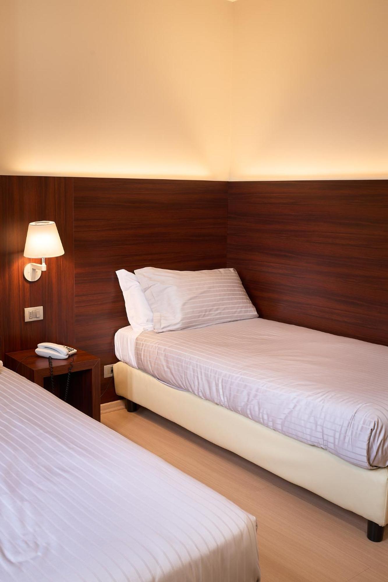 Delfina Palace Hotel Foligno Dış mekan fotoğraf