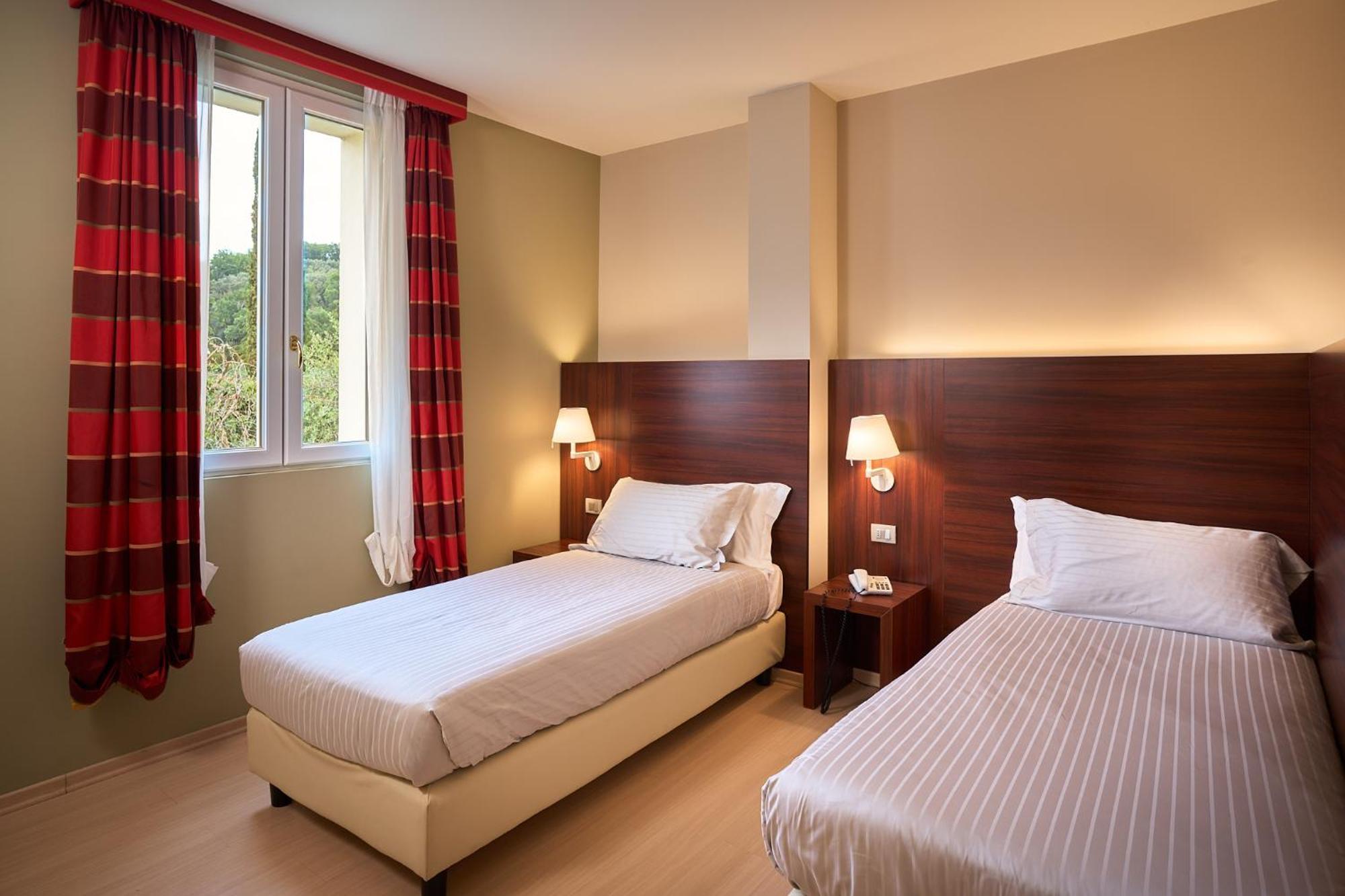 Delfina Palace Hotel Foligno Dış mekan fotoğraf