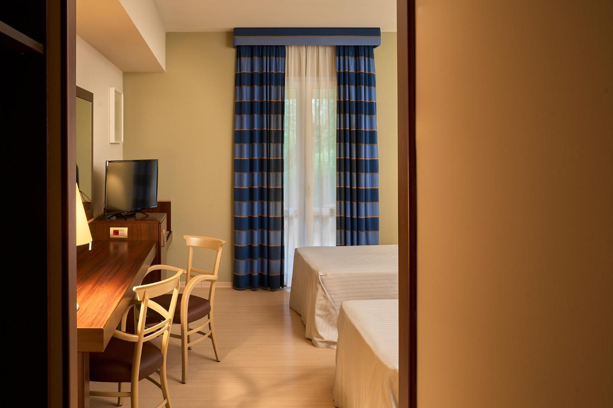 Delfina Palace Hotel Foligno Dış mekan fotoğraf