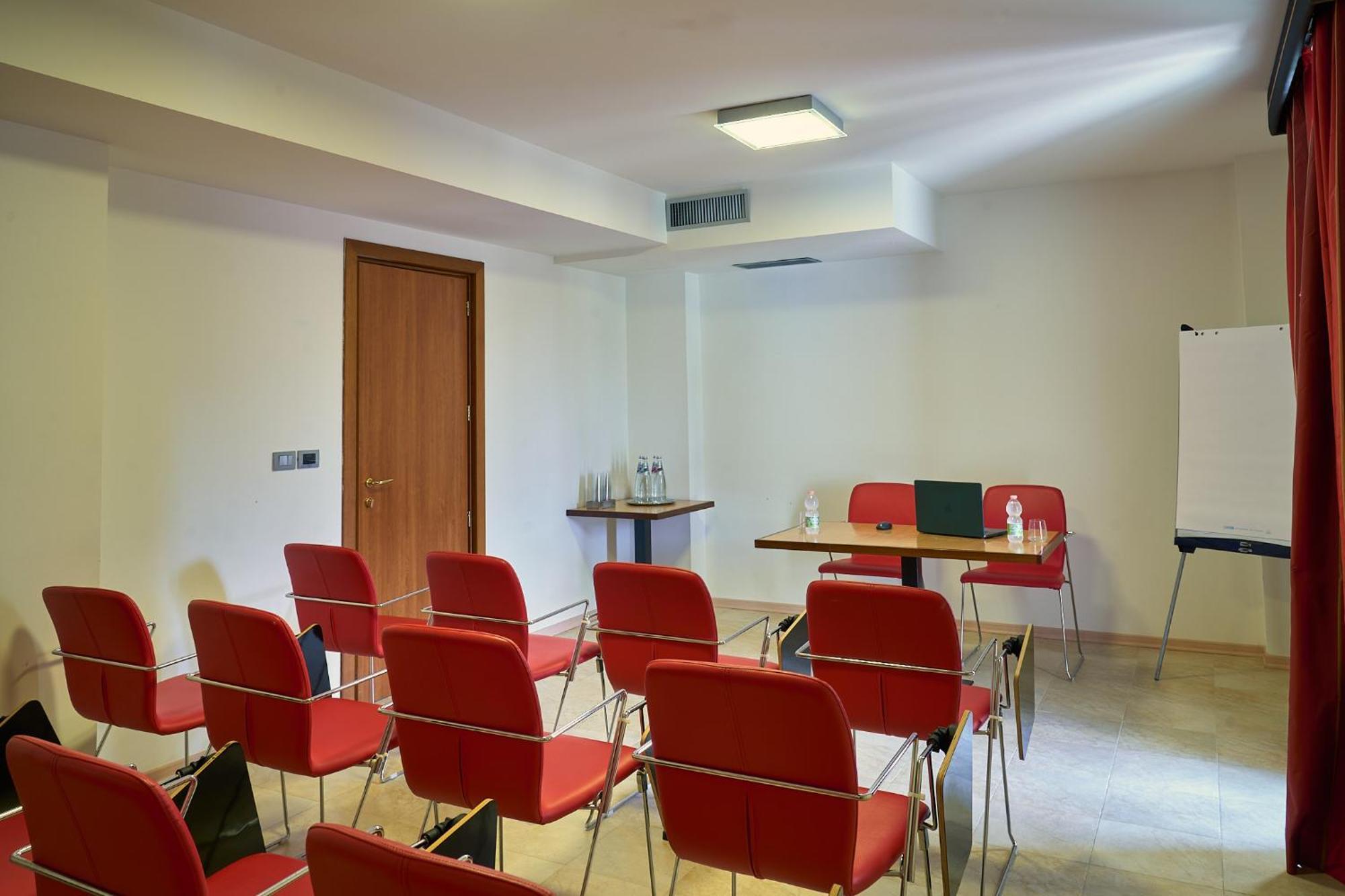 Delfina Palace Hotel Foligno Dış mekan fotoğraf