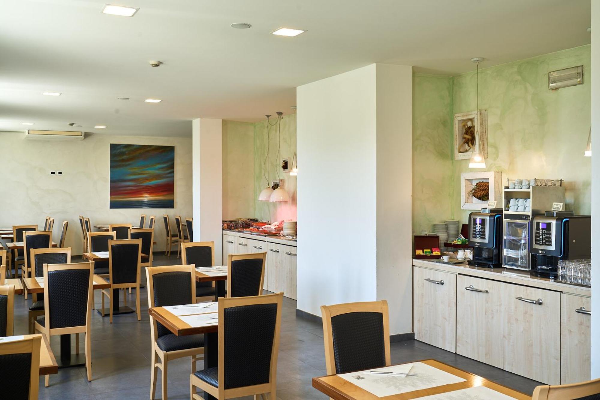 Delfina Palace Hotel Foligno Dış mekan fotoğraf
