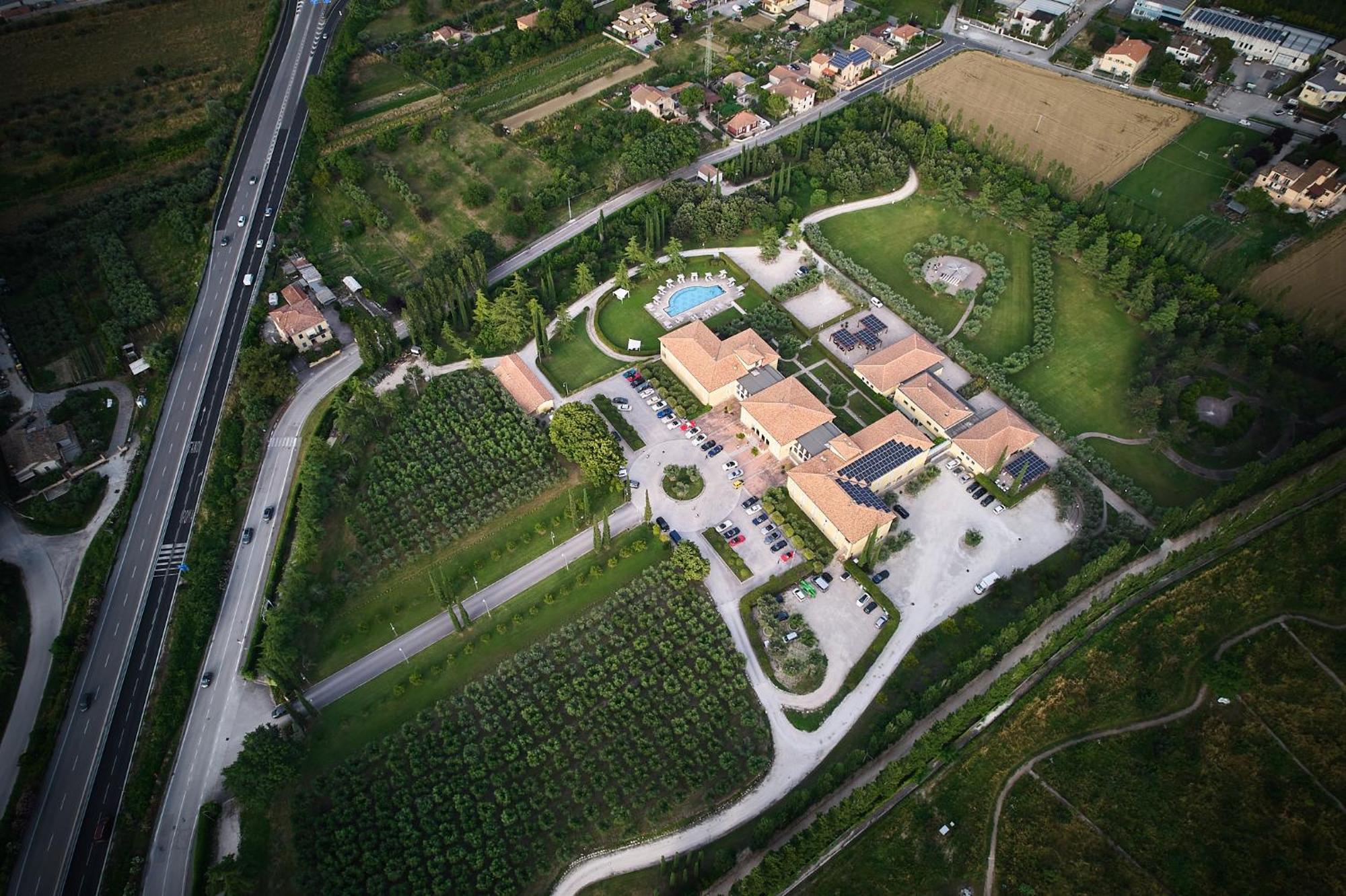 Delfina Palace Hotel Foligno Dış mekan fotoğraf