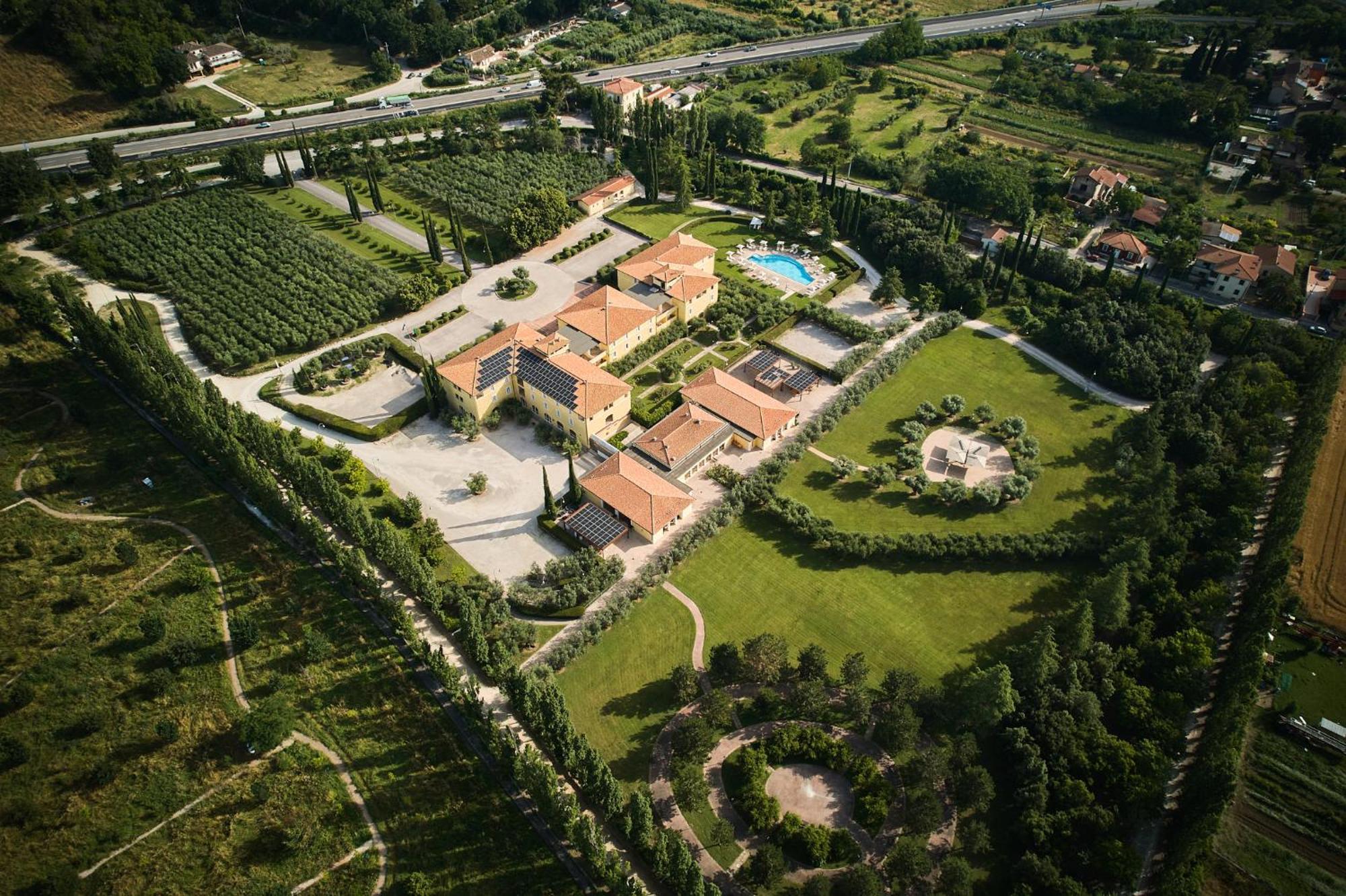 Delfina Palace Hotel Foligno Dış mekan fotoğraf