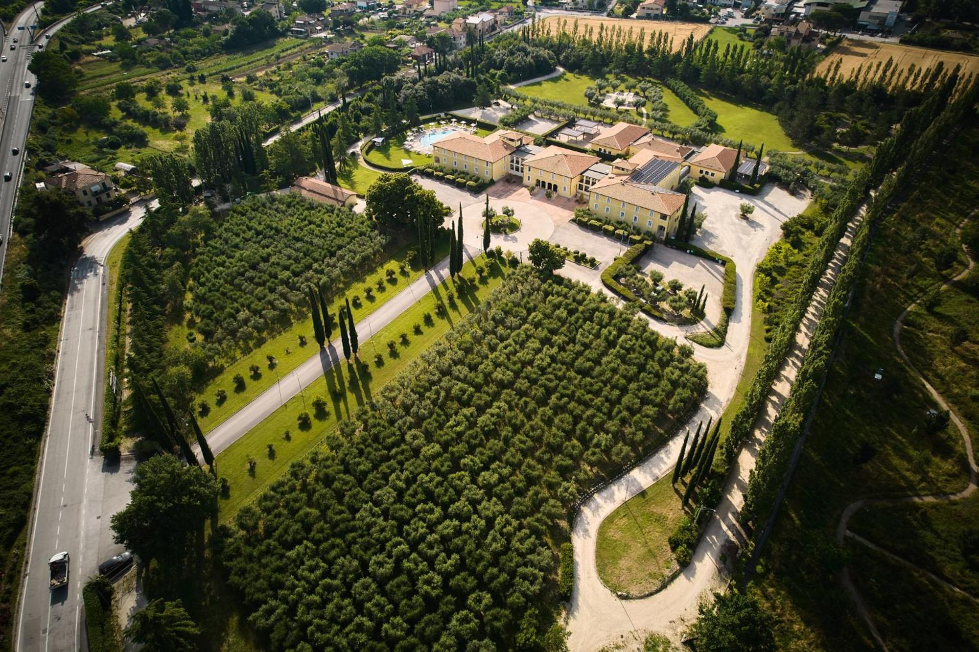 Delfina Palace Hotel Foligno Dış mekan fotoğraf