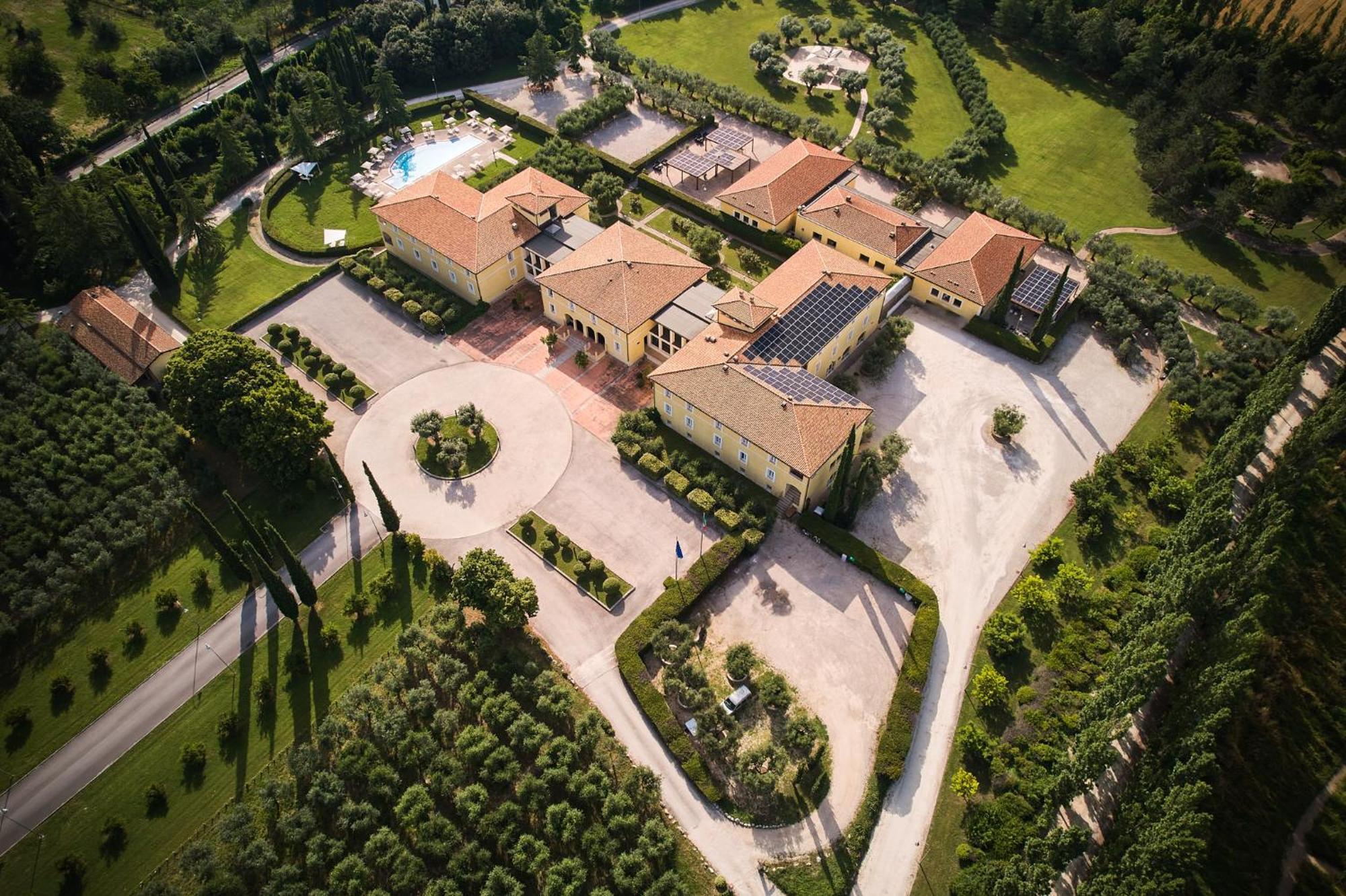 Delfina Palace Hotel Foligno Dış mekan fotoğraf